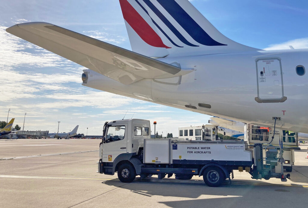Air France aircraft with a service truck positioned at the wing, preparing for maintenance or refueling on the tarmac.