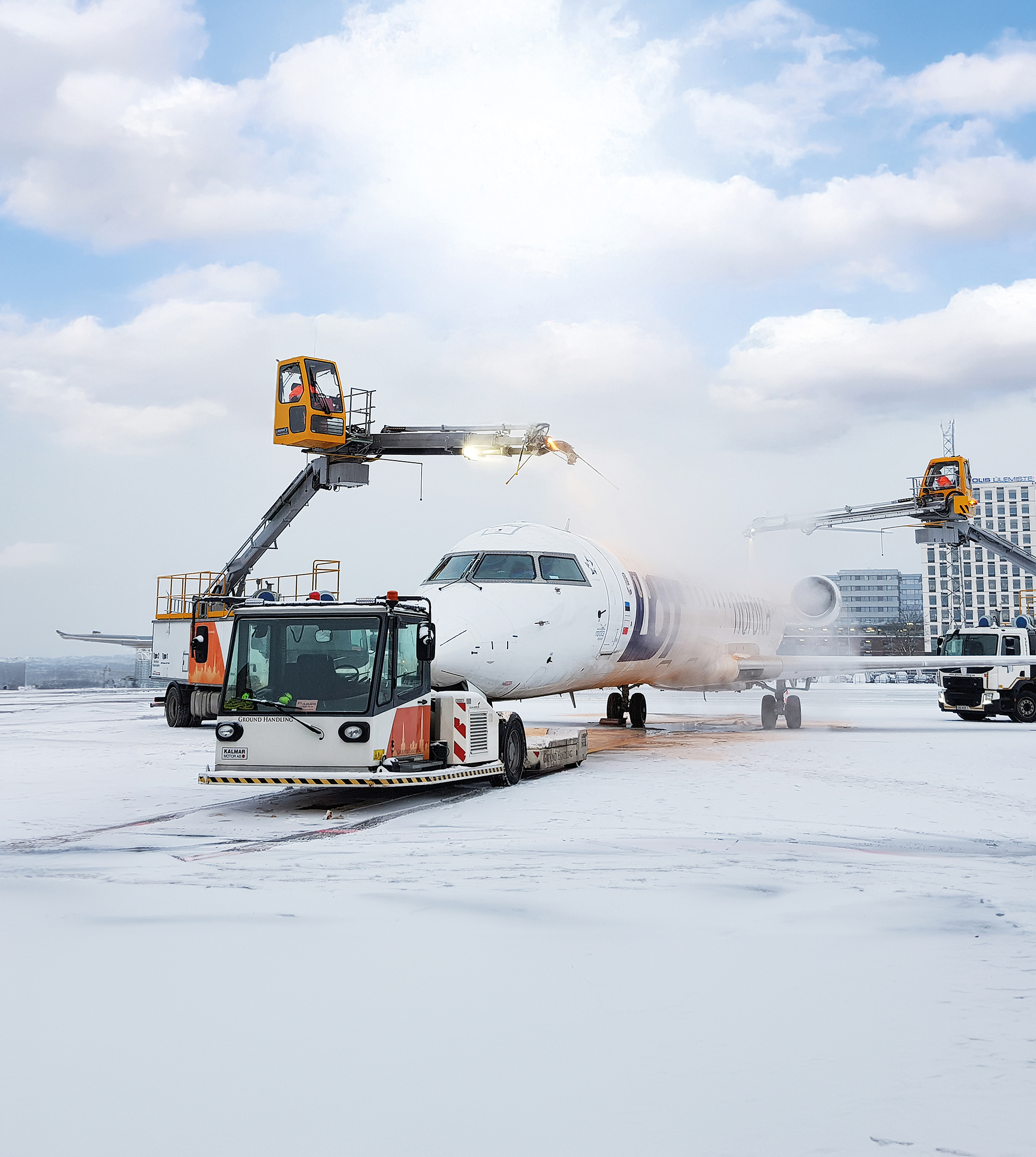 Elephant® BETA in action together with TBL tractor in Talilinn airport